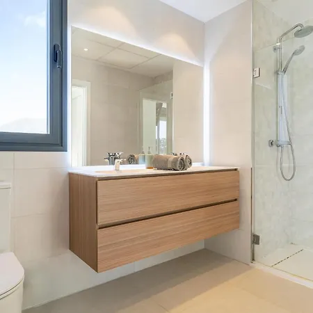 شقة 3 Bedroom Amazing In إِستيبونا