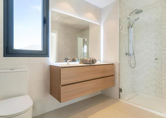 公寓 3 Bedroom Amazing In 埃斯特波纳