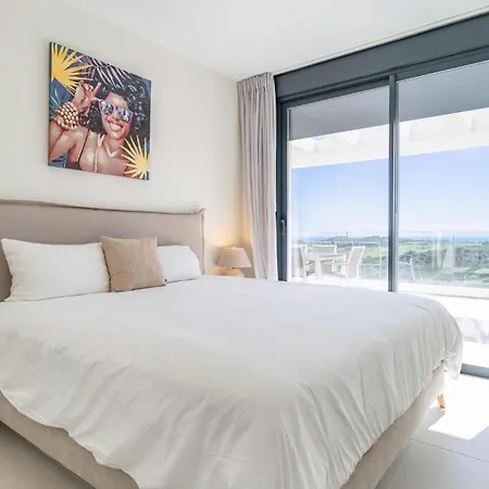 3 Bedroom Amazing In Apartment *
