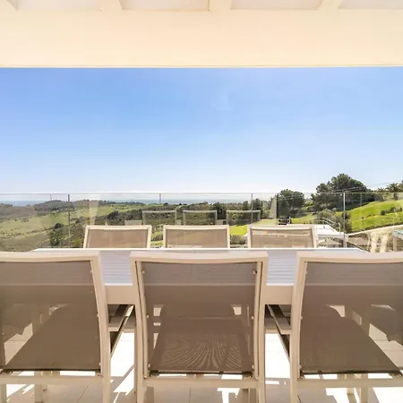 3 Bedroom Amazing In Apartment *